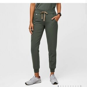 Small/tall figs joggers